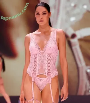 Rebecca Mir / sarahtoninx9_ nude photo #0031