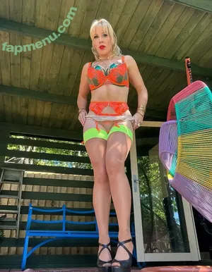 rebeccamoreuk / queen0ftheeast nude photo #1573