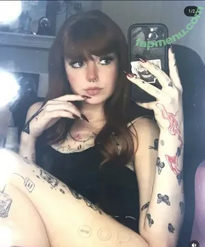 RedDuchess666 nude photo #0001
