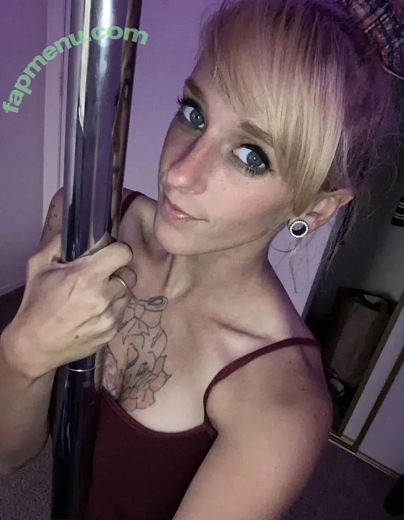 redneckbarbie92 nude photo #0001 (redneckbarbie92)