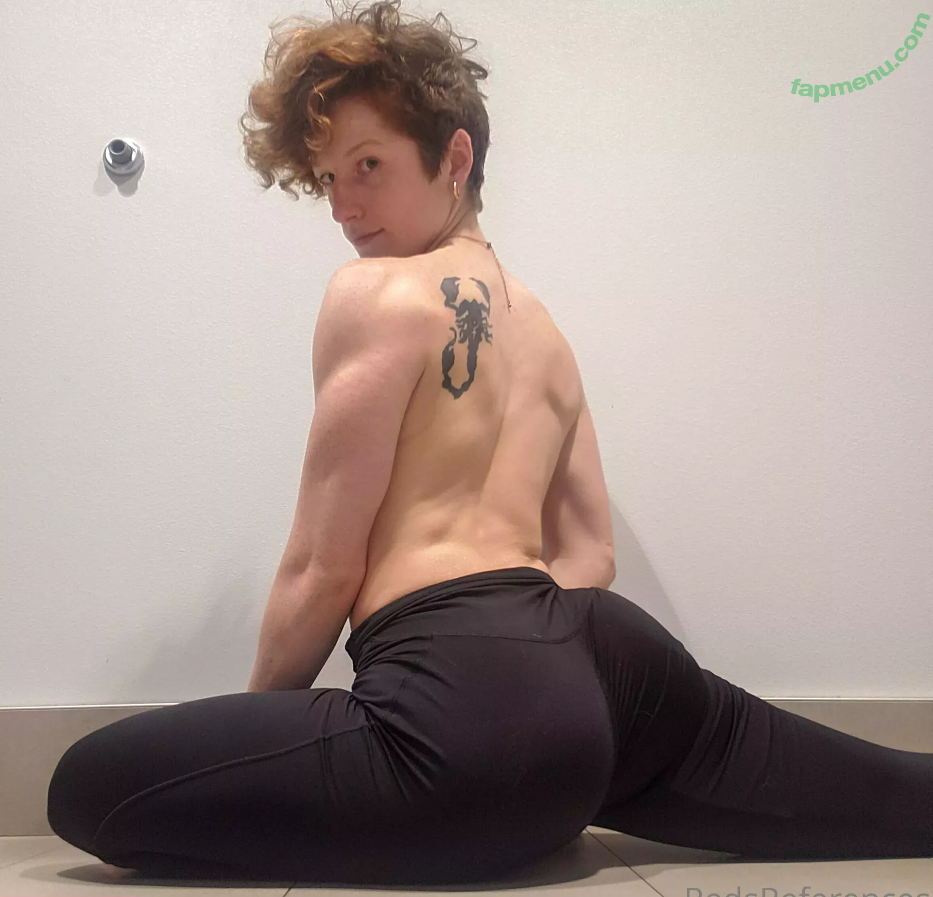 redsreferences nude photo #0039 (reddoodles2 / reddoodlesart)