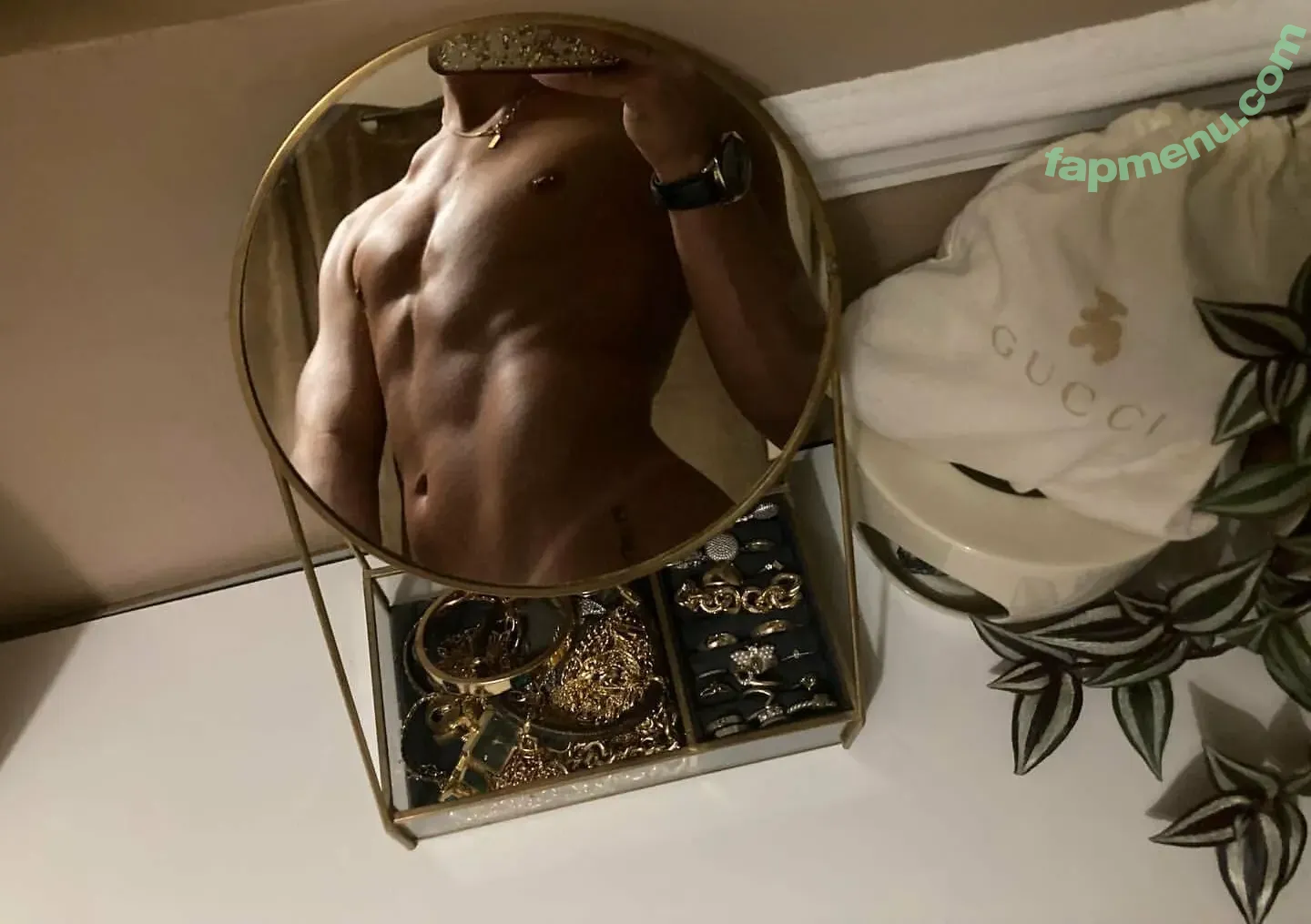 Reece Oliver nude photo #0016 (reeceenoch)