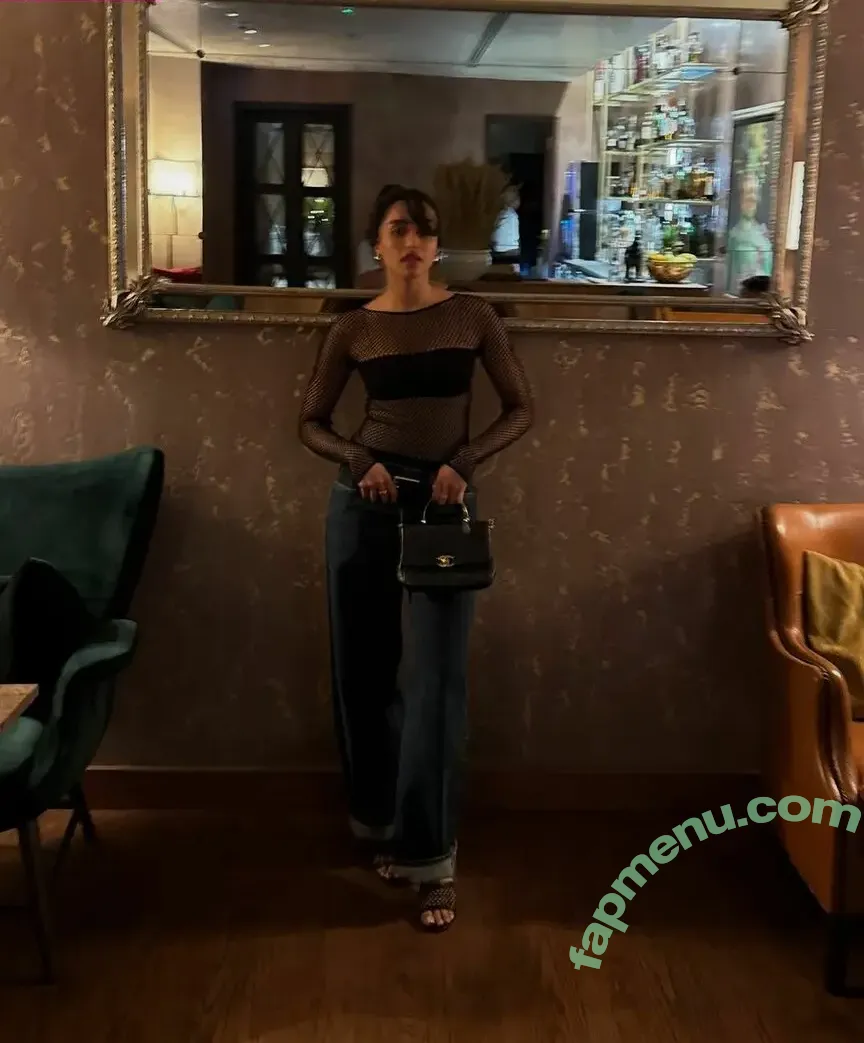 Reemalsanea nude photo #0009 (Reemalsanea)