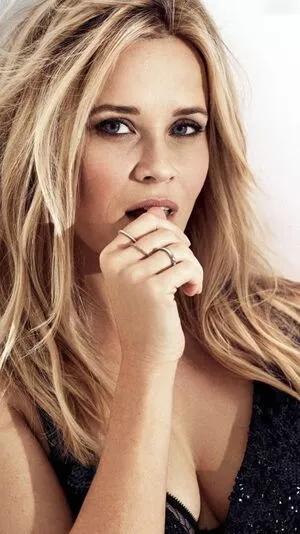 Reese Witherspoon / reesew / reesewitherspoon nude photo #0111