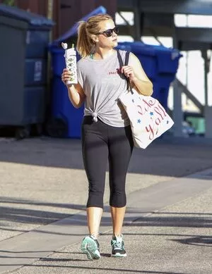 Reese Witherspoon / reesew / reesewitherspoon nude photo #0164