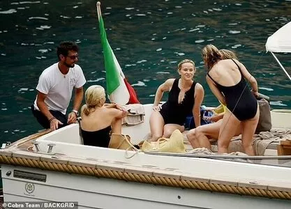 Reese Witherspoon / reesew / reesewitherspoon nude photo #0216
