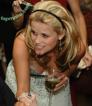 Reese Witherspoon / reesew / reesewitherspoon nude photo #0431