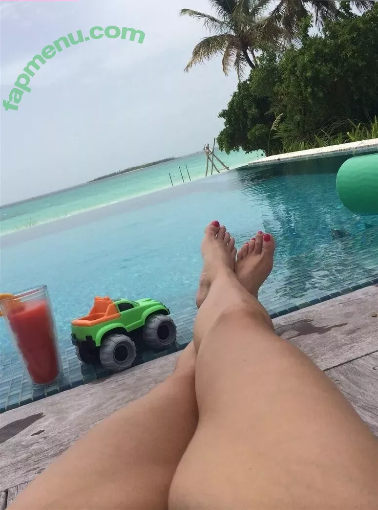 Reese Witherspoon nude photo #0129 (reesew / reesewitherspoon)