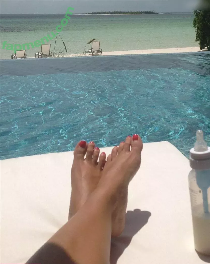 Reese Witherspoon nude photo #0154 (reesew / reesewitherspoon)