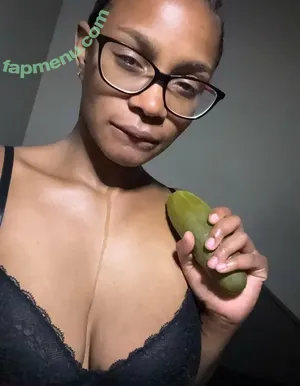 reethatbee / thatbeeree nude photo #0001