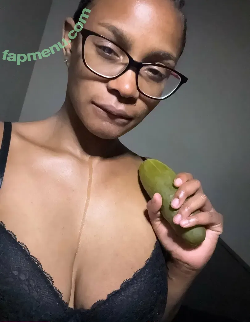 reethatbee nude photo #0001 (thatbeeree)