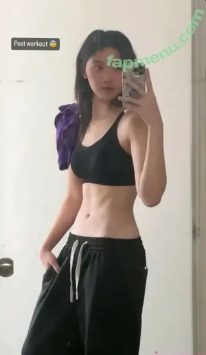 Reiqi.chua nude photo #0003