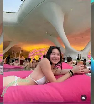 Reiqi.chua nude photo #0010