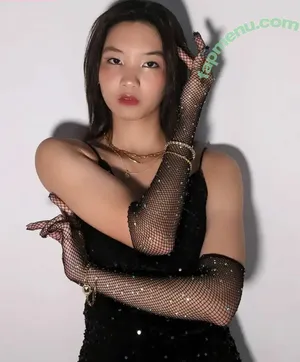 Reiqi.chua nude photo #0048