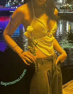 Reiqi.chua nude photo #0077