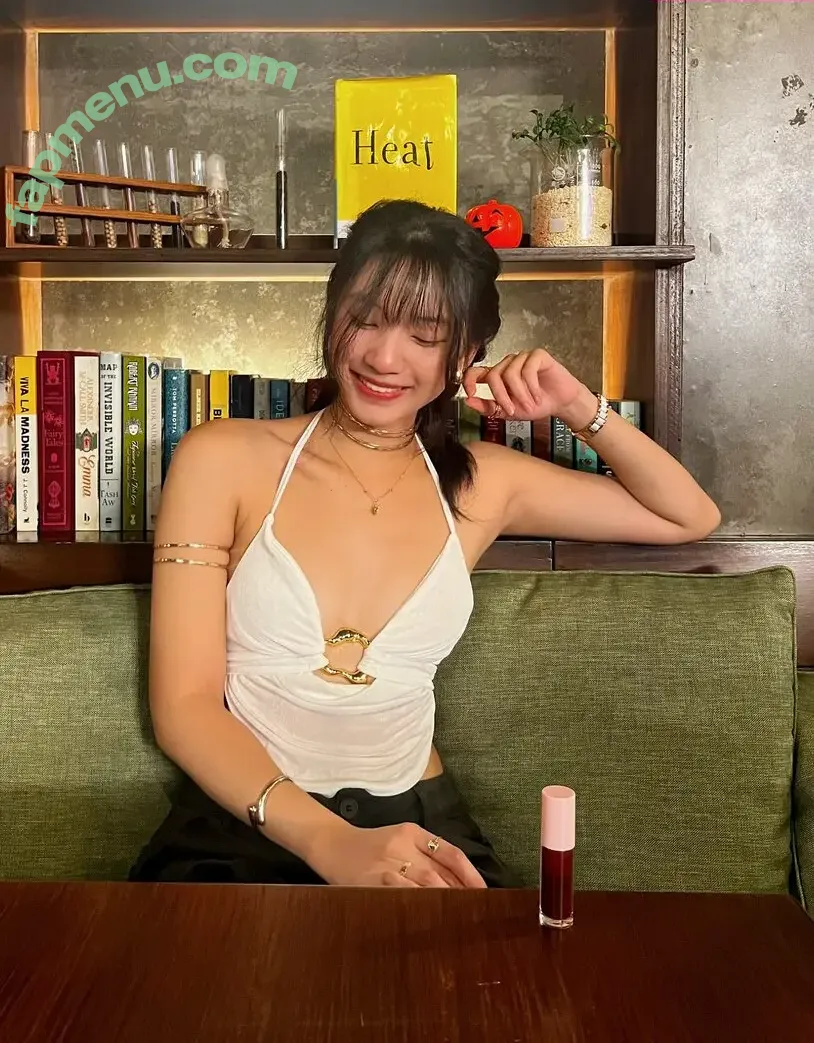 Reiqi.chua nude photo #0059 (Reiqi.chua)