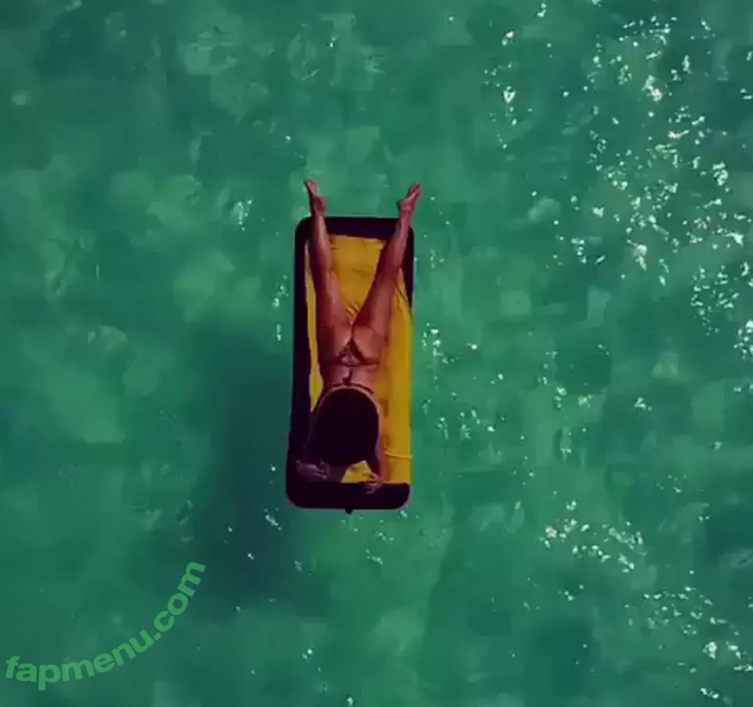 Renata Fan nude photo #0001 (renata_ri / renatafan)