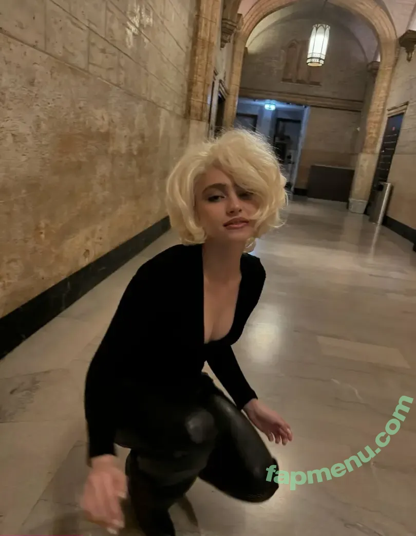 Renatarii nude photo #0990 (Renata Ri / renata_ri / renatarrii)