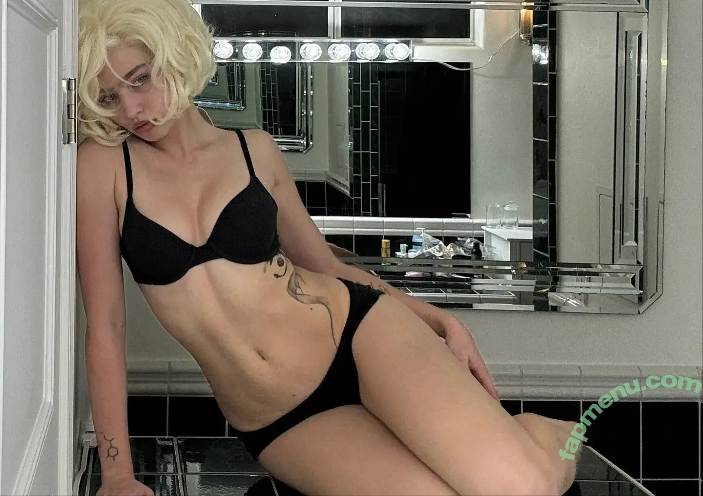 Renatarii nude photo #0995 (Renata Ri / renata_ri / renatarrii)