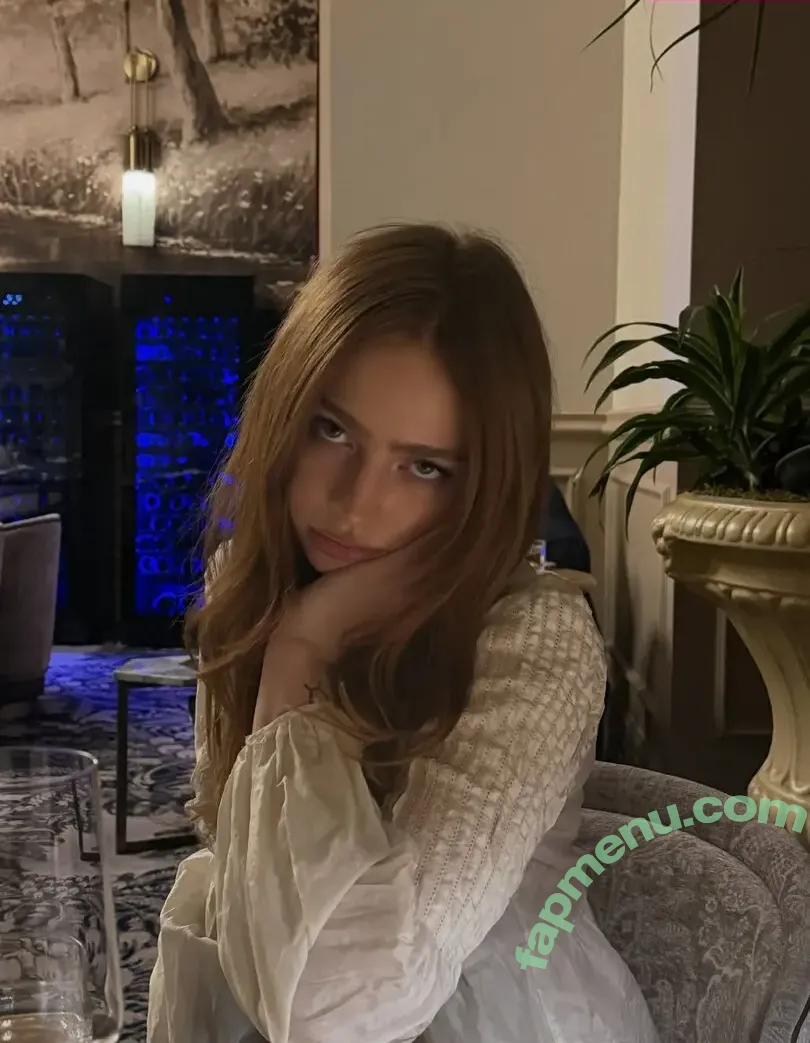 Renatarii nude photo #1109 (Renata Ri / renata_ri / renatarrii)