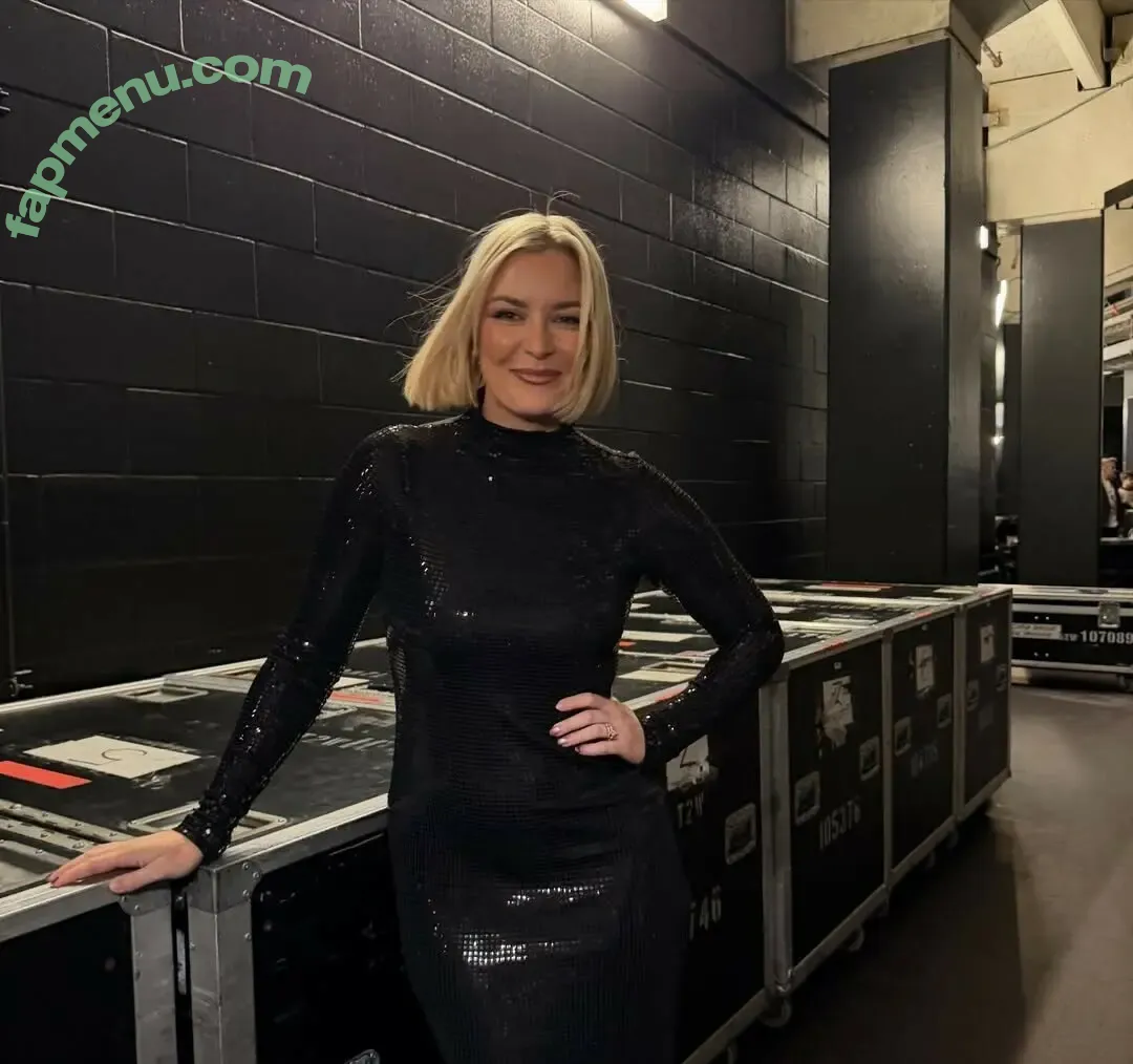 Renee Paquette nude photo #0422 (reneepaquette)