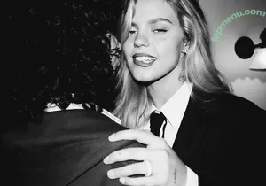 Renee Rapp / reneerapp nude photo #0304