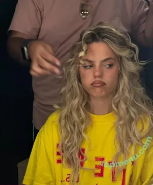 Renee Rapp / reneerapp nude photo #0324