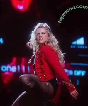 Renee Rapp / reneerapp nude photo #0325