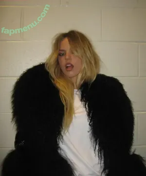 Renee Rapp / reneerapp nude photo #0326