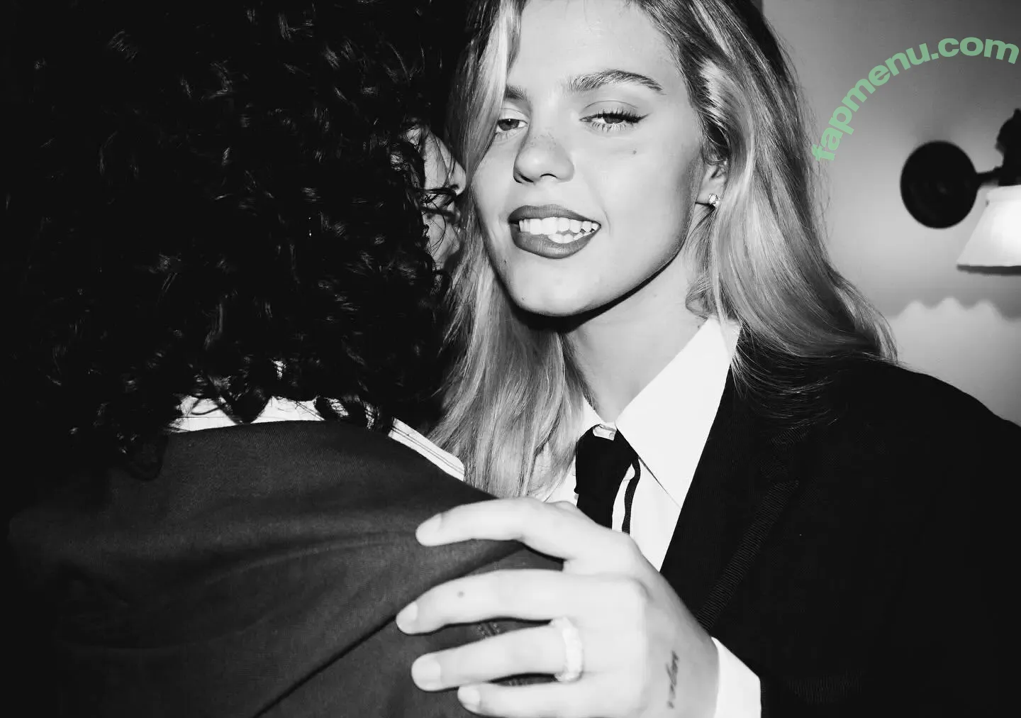 Renee Rapp nude photo #0304 (reneerapp)