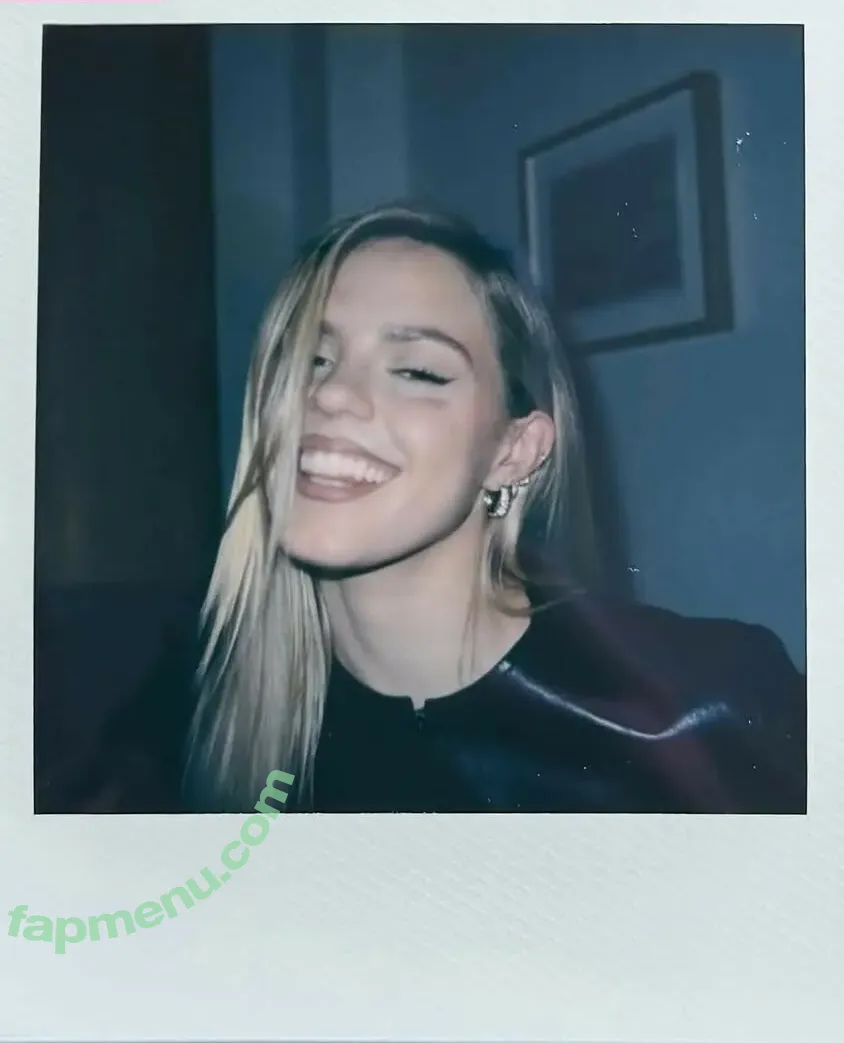 Renee Rapp nude photo #0312 (reneerapp)