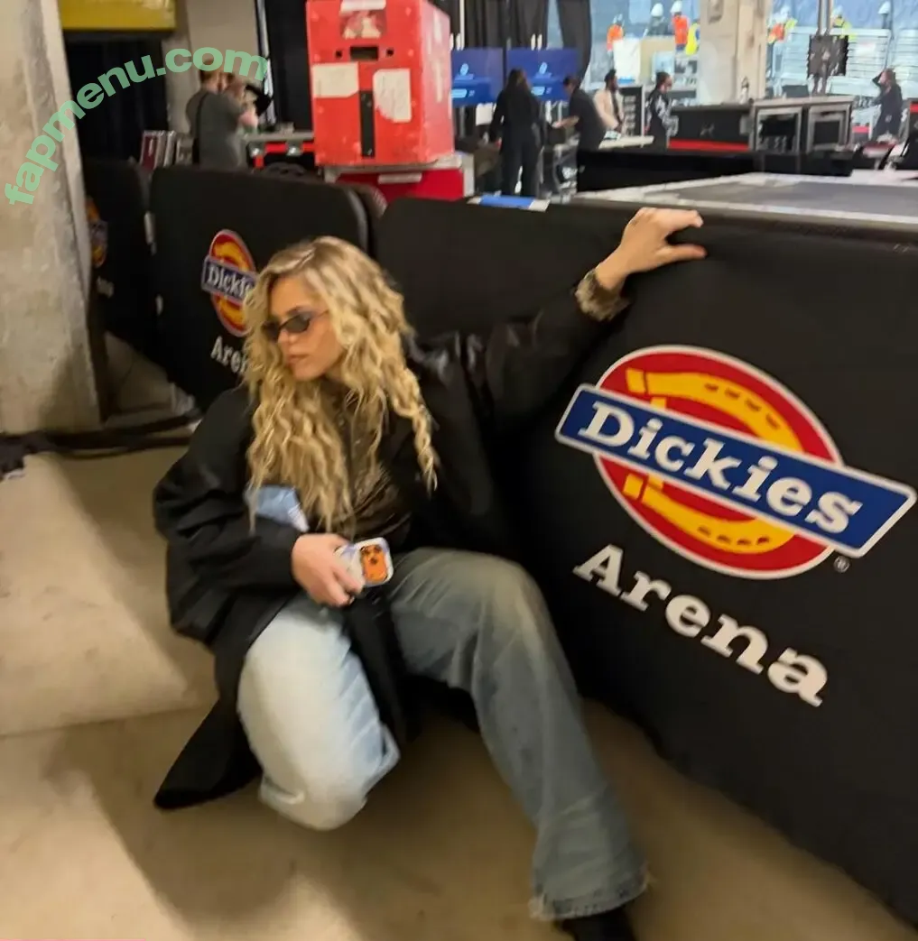 Renee Rapp nude photo #0315 (reneerapp)