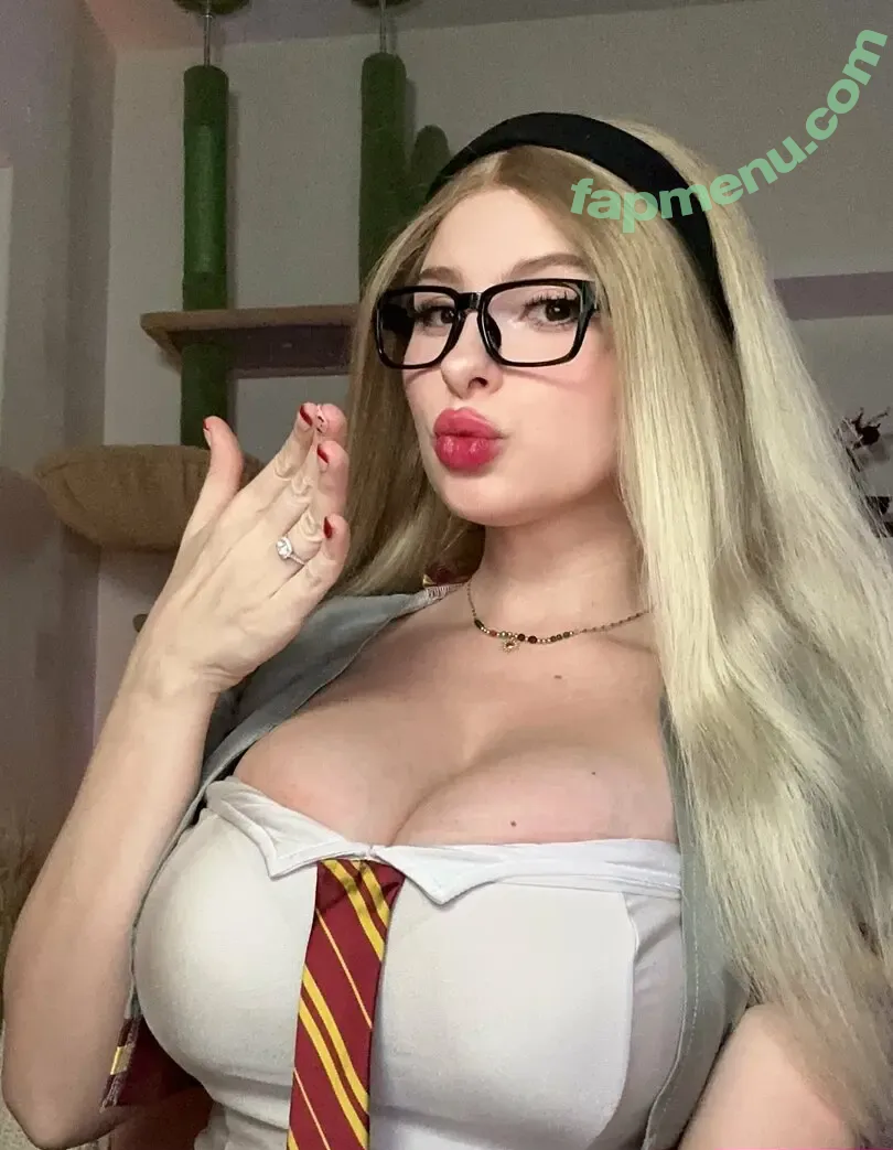 reneesrealm nude photo #0007 (reneesrealm)