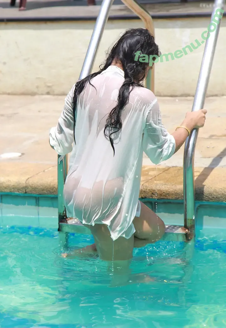 Resmi R Nair nude photo #0013 (resmi_r_nair_office / resminair / resmirnair)