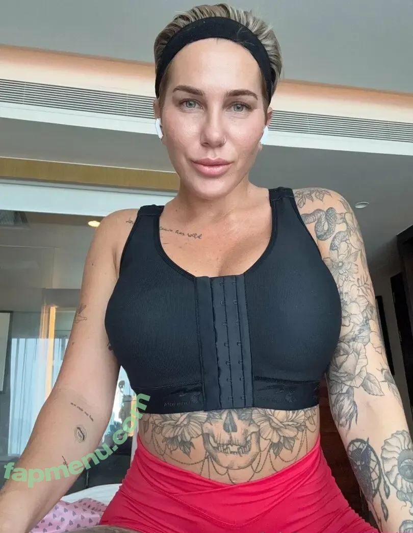 rhi.rhi nude photo #0012 (rhiirhii)