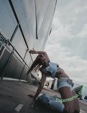 Rhian Teasdale / Wet Leg (band / rhianteasdale nude photo #0068