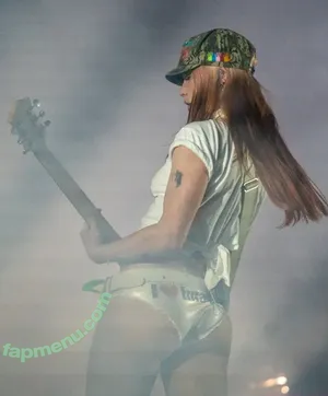 Rhian Teasdale / Wet Leg (band / rhianteasdale nude photo #0100