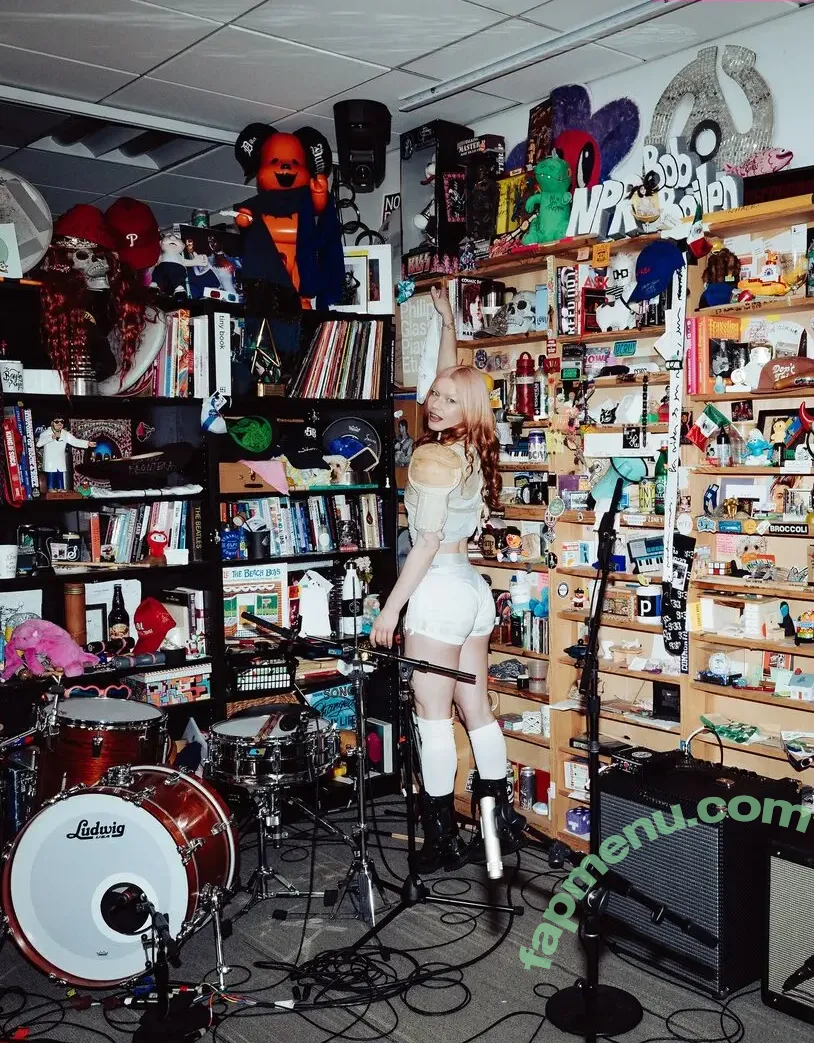 Rhian Teasdale nude photo #0067 (Wet Leg (band / rhianteasdale)