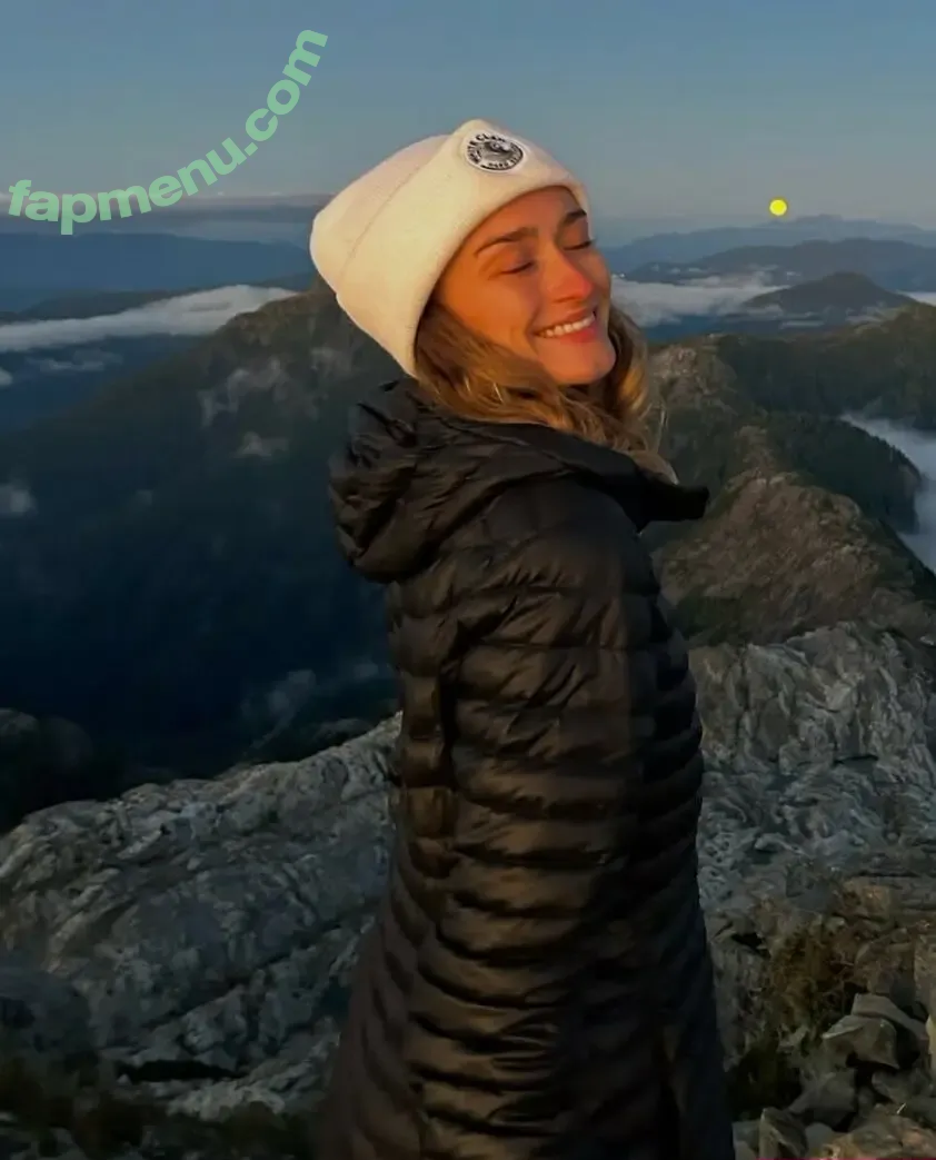 rhiannonhikes nude photo #0017 (Rhiannon Wood)