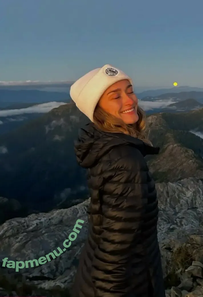 rhiannonhikes nude photo #0037 (Rhiannon Wood)