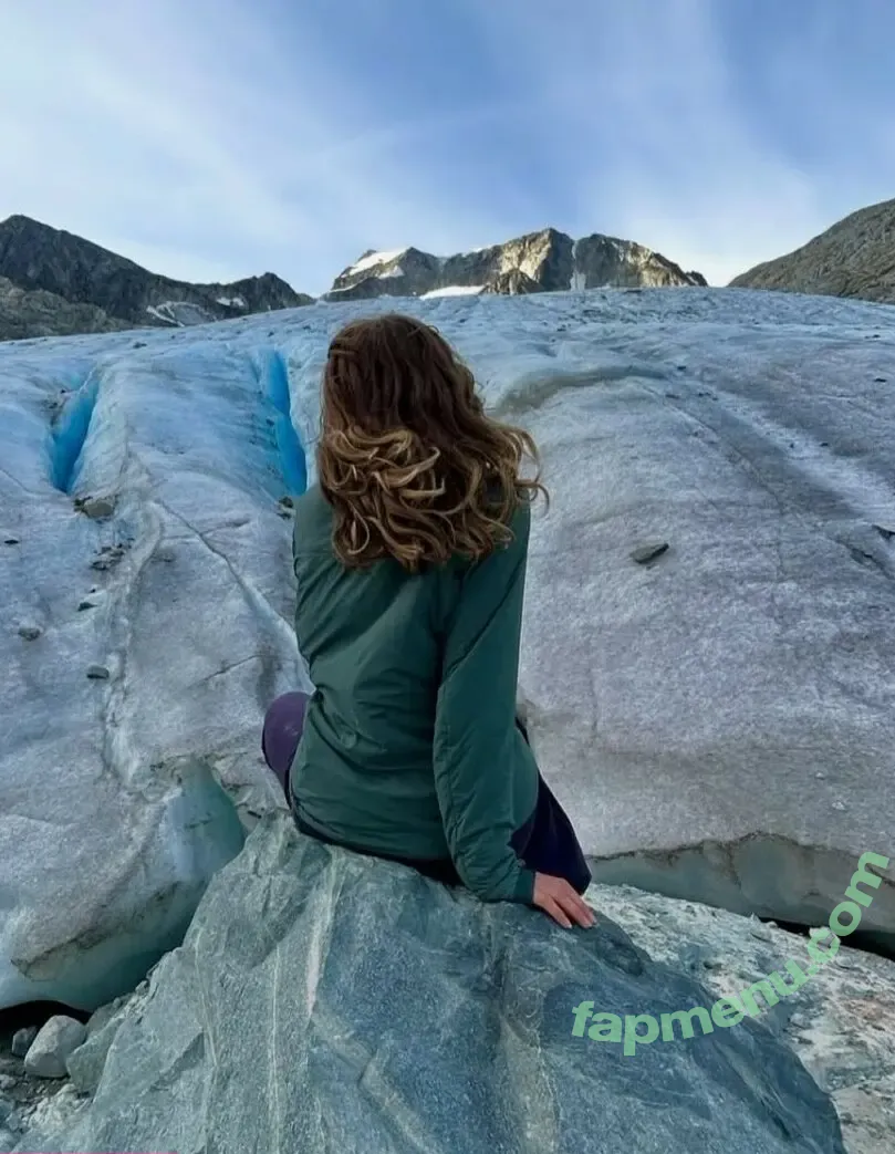 rhiannonhikes nude photo #0075 (Rhiannon Wood)