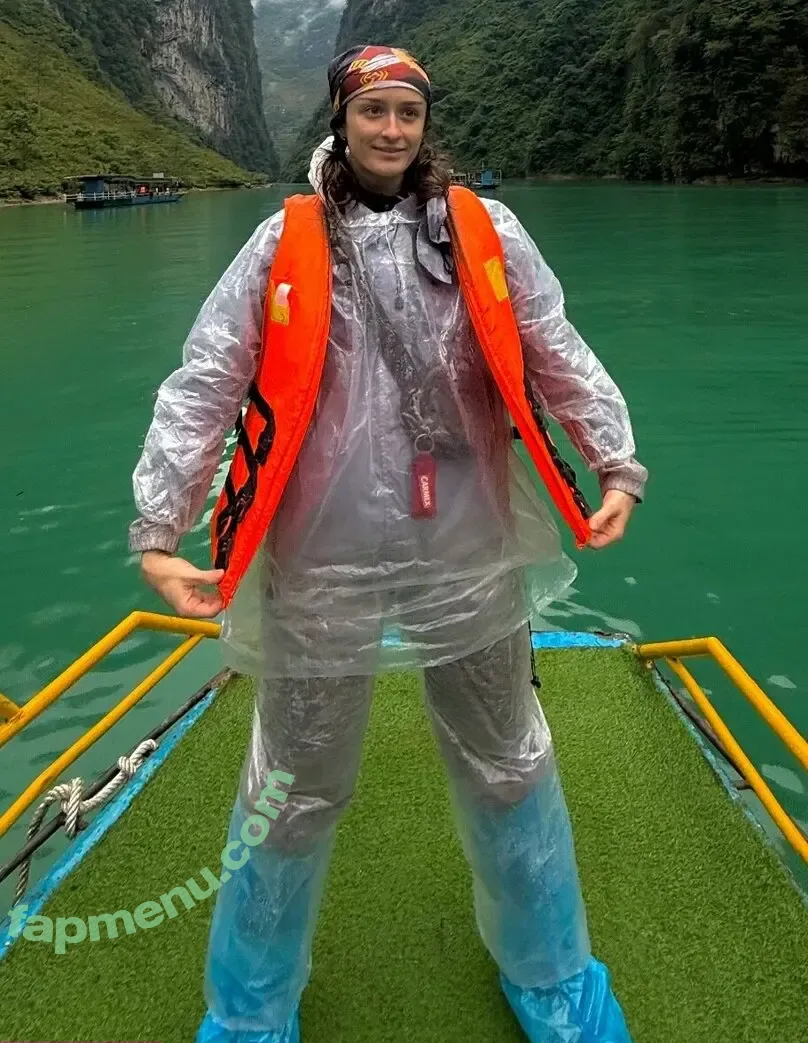 rhiannonhikes nude photo #0094 (Rhiannon Wood)