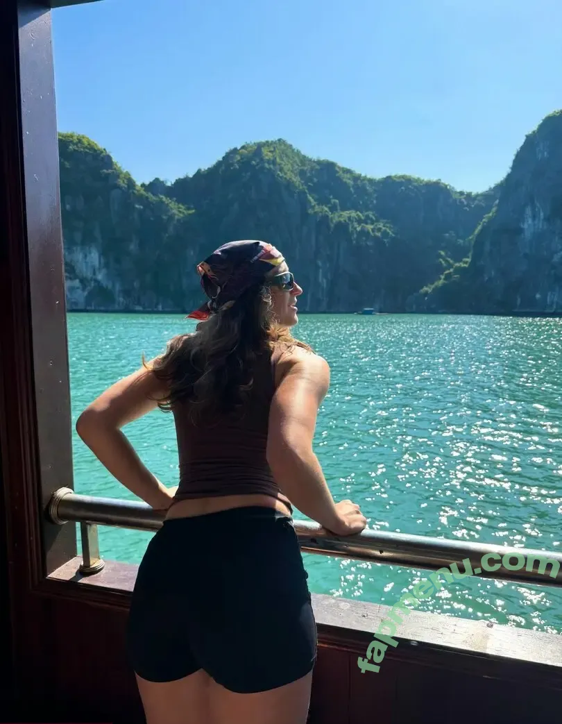 rhiannonhikes nude photo #0103 (Rhiannon Wood)