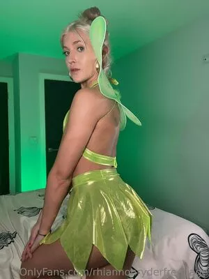 rhiannonryderfreepage / _badgurlrhirhi nude photo #0018