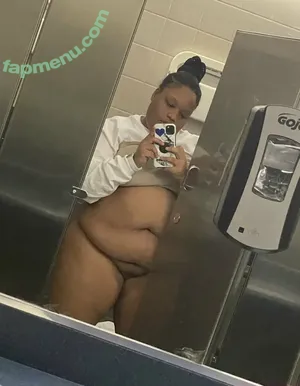 ricecakes311 / robyn_yqlnutrition nude photo #0002