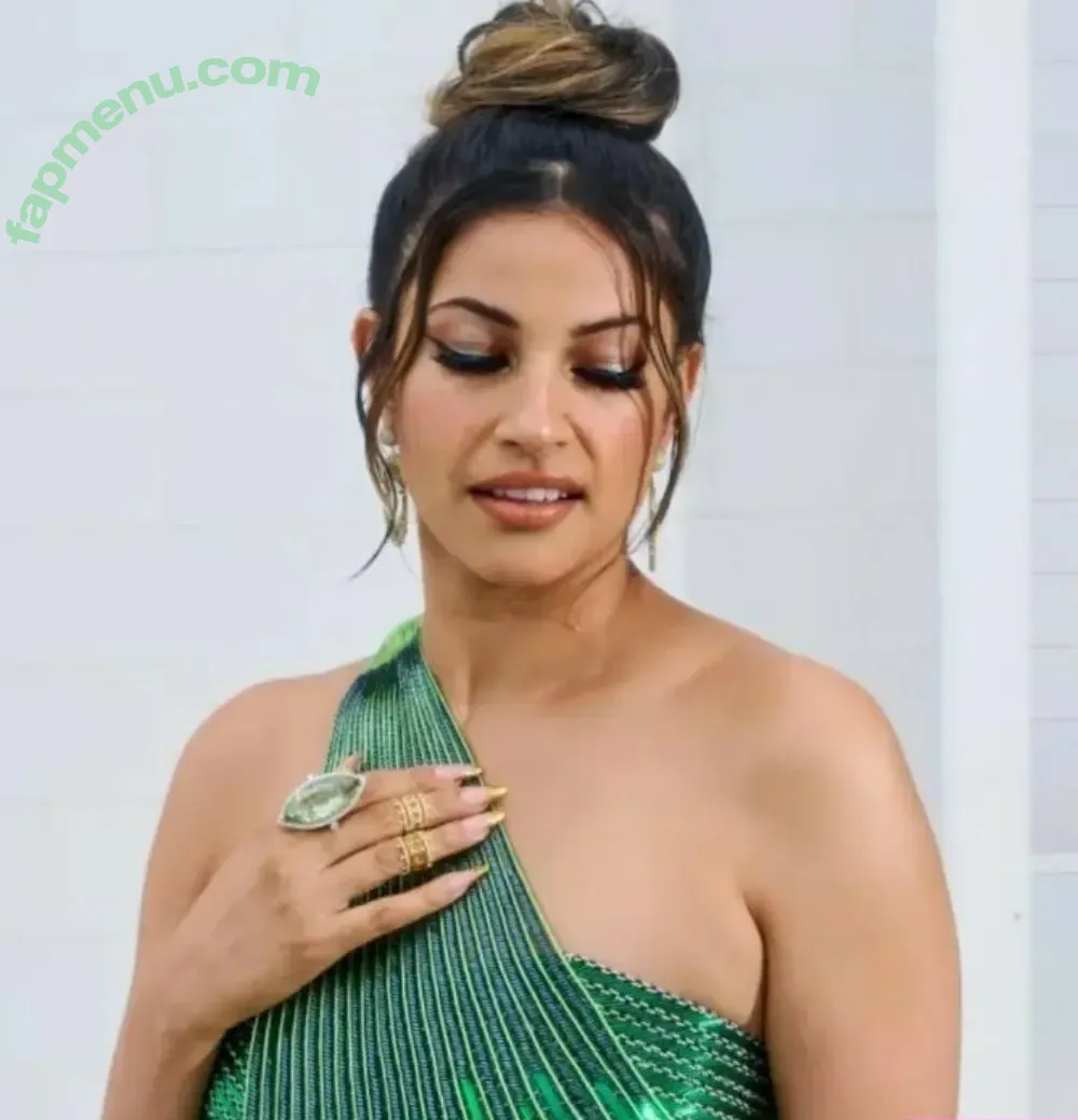 Richa Moorjani nude photo #0064 (richamoorjani)