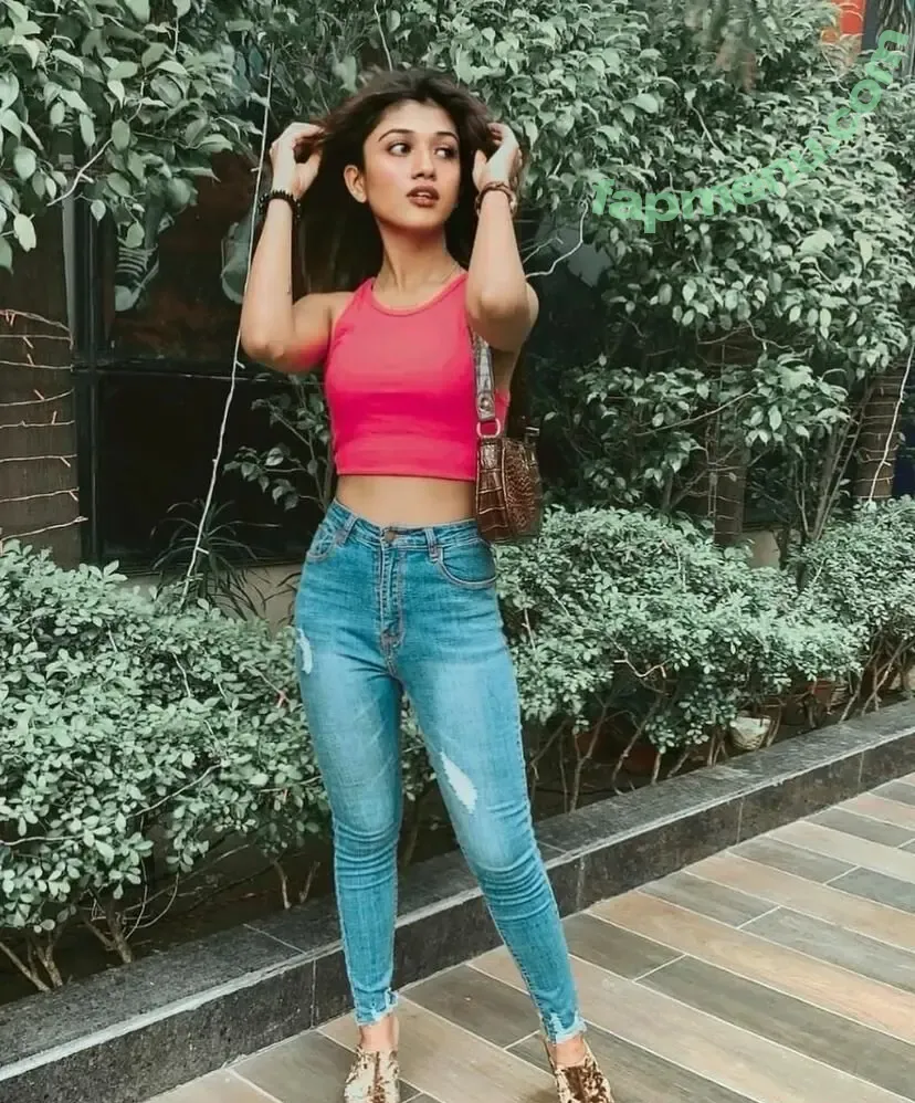 Ridhima Bisht nude photo #0011 (bisht / mooddyritz)