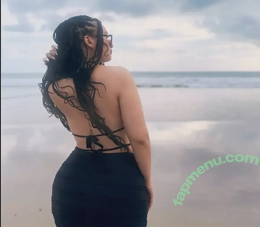 Rie Sacdalan nude photo #0013 (itsmerieanne / itsmeriri_ / riesacdalan)