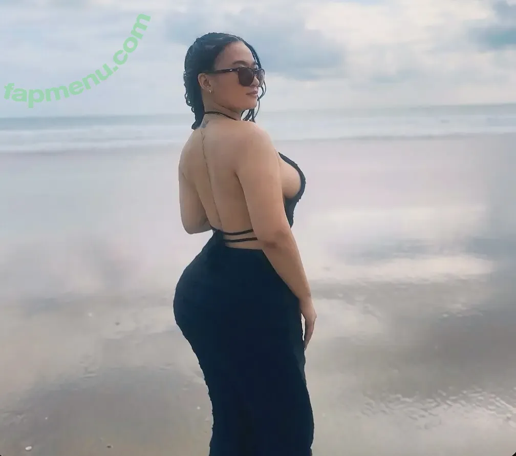 Rie Sacdalan nude photo #0014 (itsmerieanne / itsmeriri_ / riesacdalan)