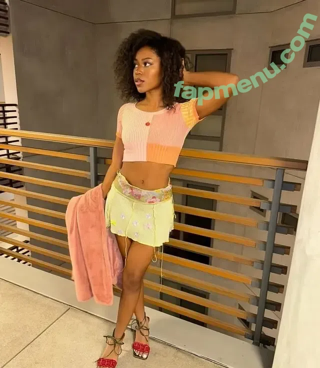 Riele Downs nude photo #0002 (rieledowns)